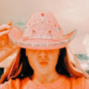 Meet your Posher, Ella-russell